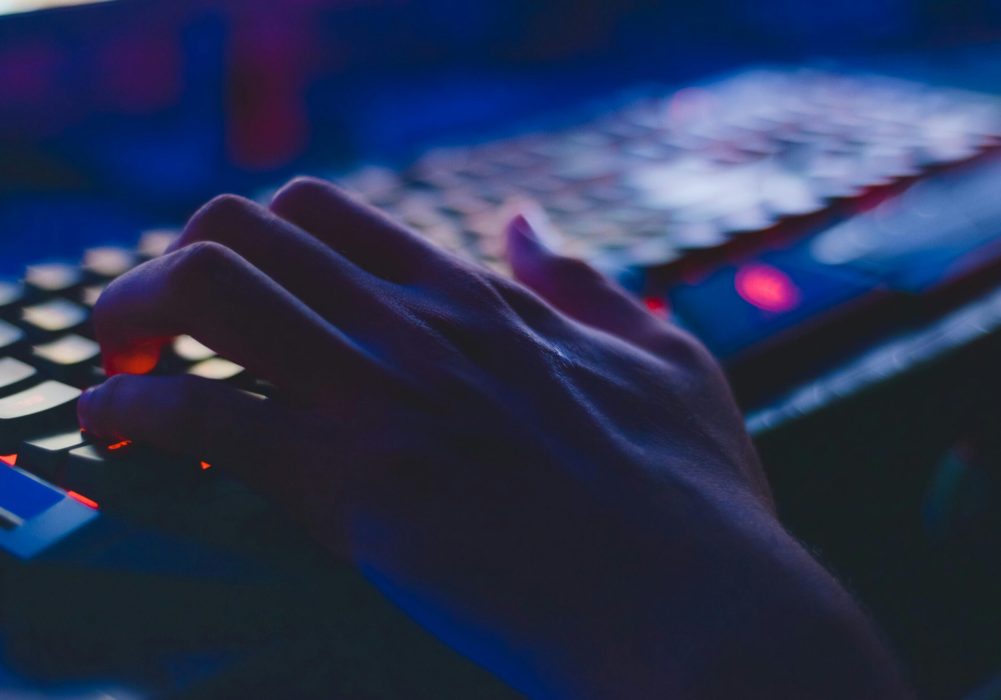 pexels-soumil-kumar-4325-735911